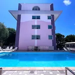 Stylish With Gorgeous Pool-beahost Lägenhet Bibione