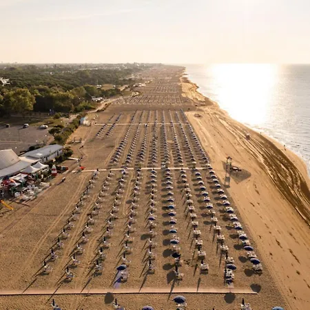 Stylish With Gorgeous Pool-beahost Appartement Bibione